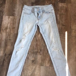 American Eagle Lightwash Skinny Jeans